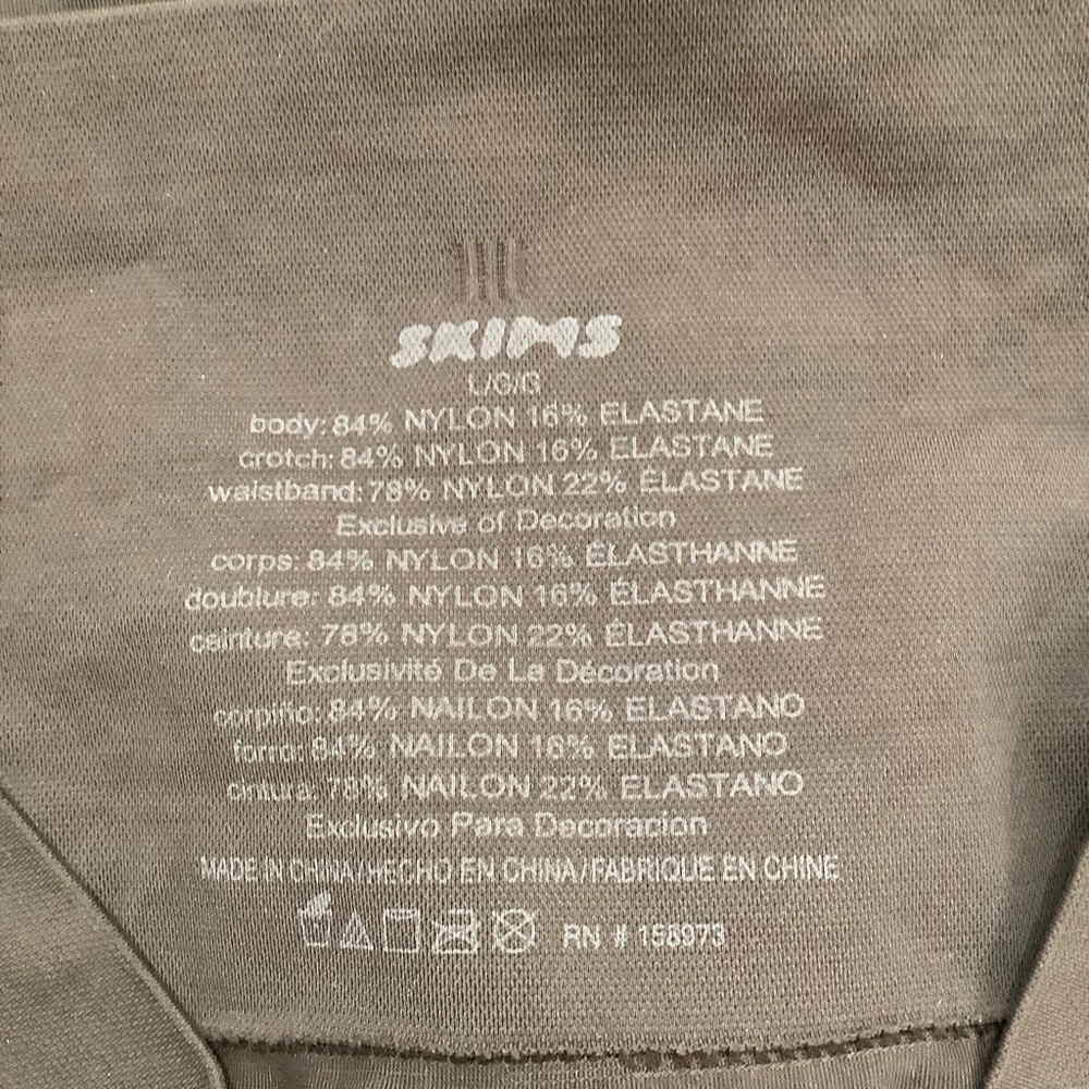 SKIMS Soft Smoothing Seamless Shorts Shapewear Fitted - Picture 5 of 5